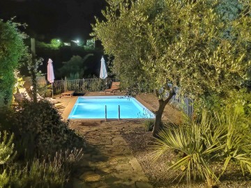 Pool bei Nacht